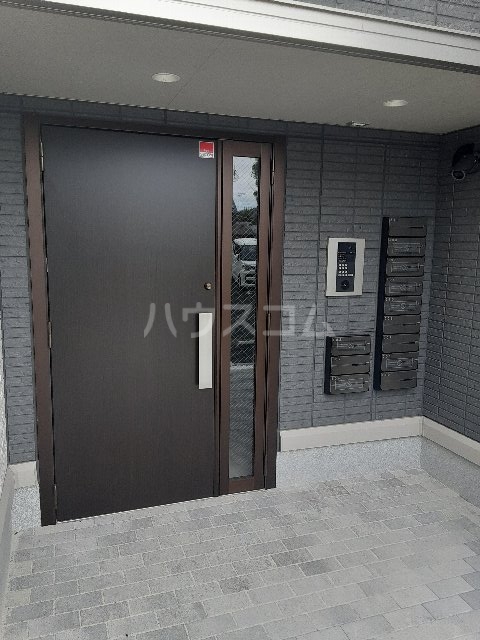 25/30 エントランス