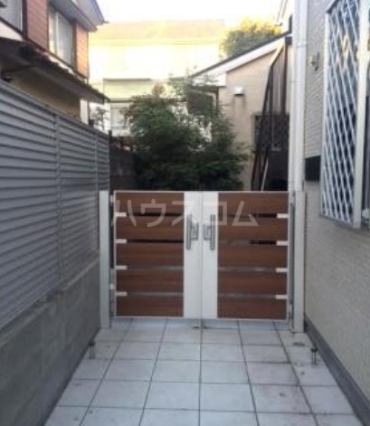 18/28 エントランス