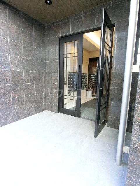 15/23 エントランス