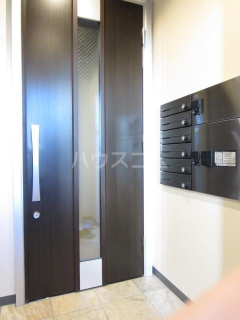 16/19 エントランス