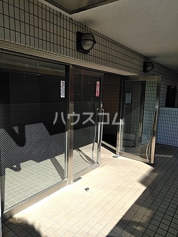 27/30 エントランス