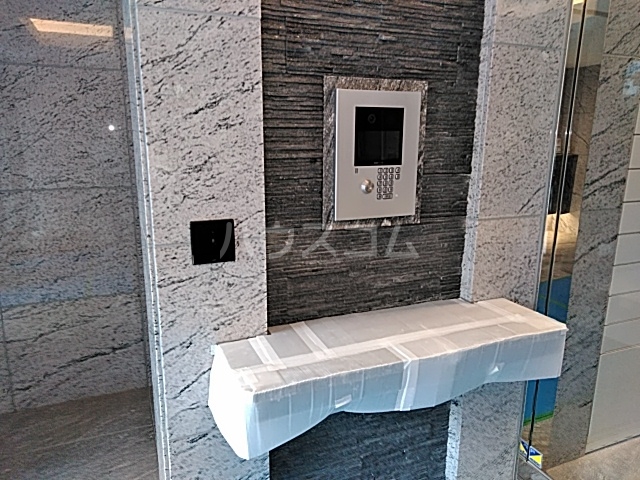 26/30 エントランス