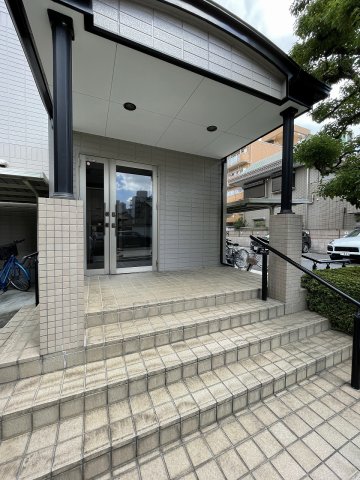 25/30 エントランス