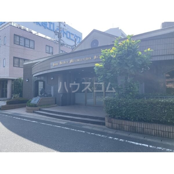 16/19 エントランス