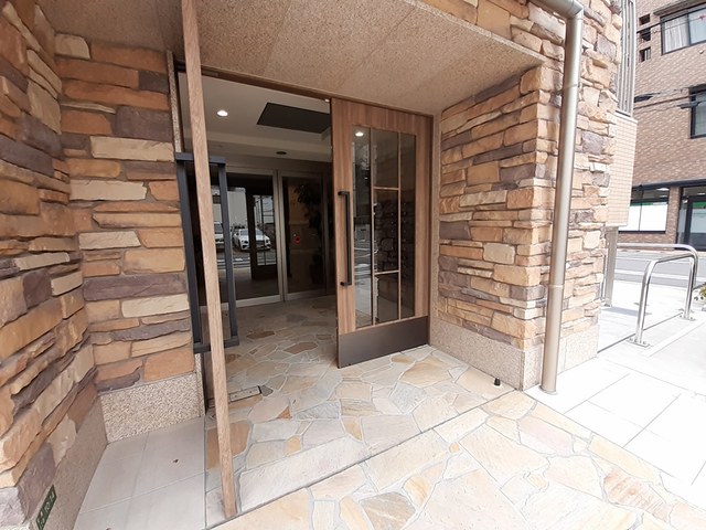 18/24 エントランス