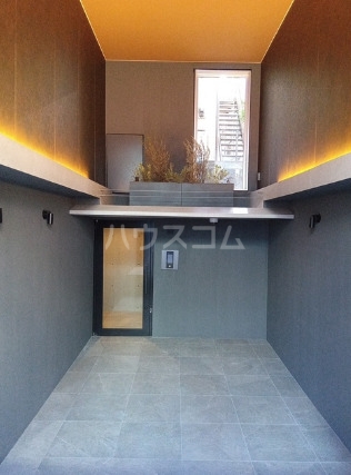 18/23 エントランス