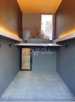 18/20 エントランス