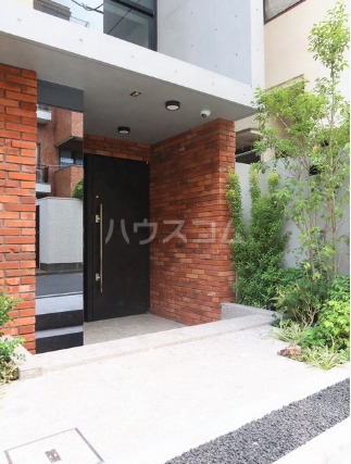 16/17 エントランス