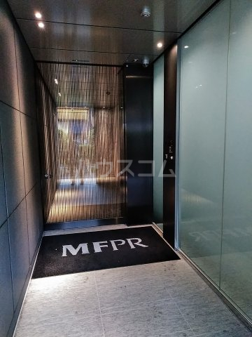 22/23 エントランス