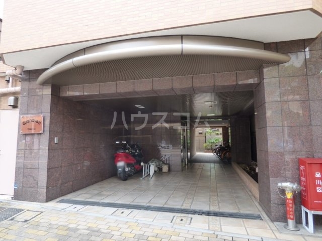 16/21 エントランス