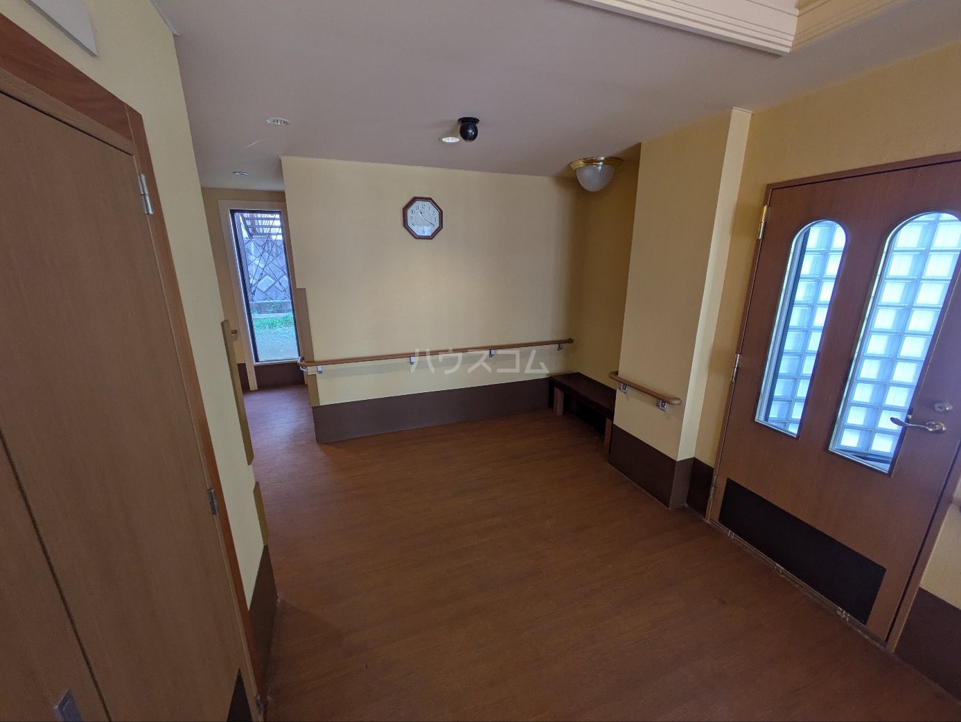 28/30 エントランス