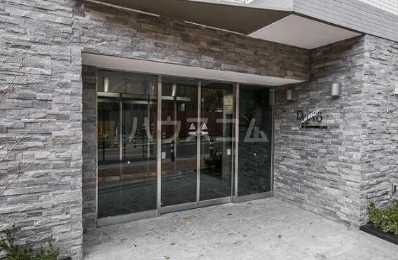 18/28 エントランス