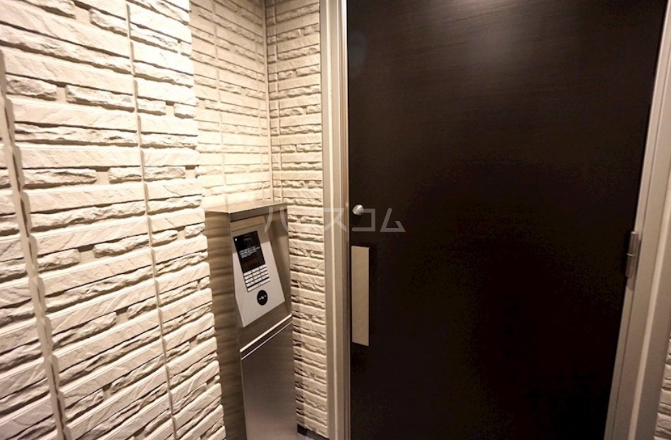 17/26 エントランス