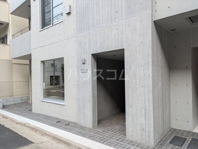 24/30 エントランス