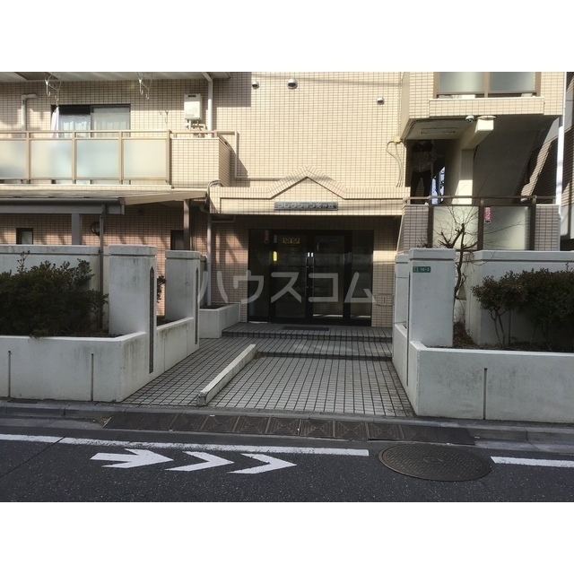 22/28 エントランス