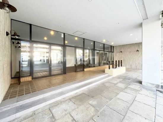 13/21 エントランス