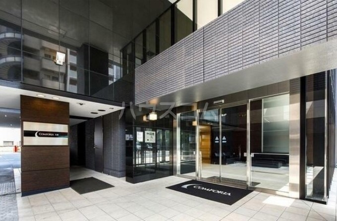 16/23 エントランス