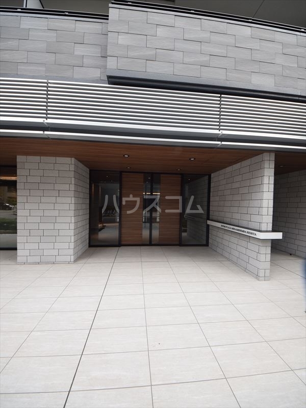 23/30 エントランス