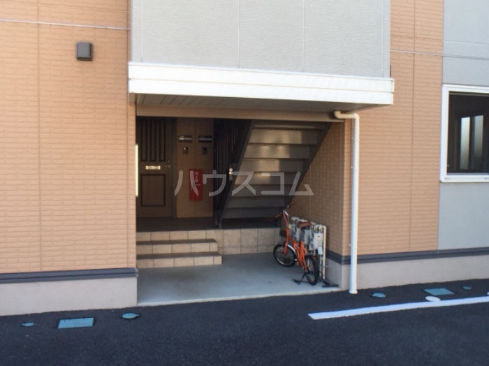 13/18 エントランス