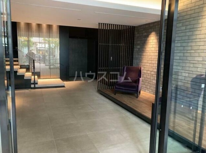 15/23 エントランス