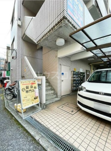 16/25 エントランス