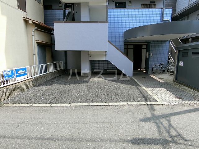 24/25 エントランス