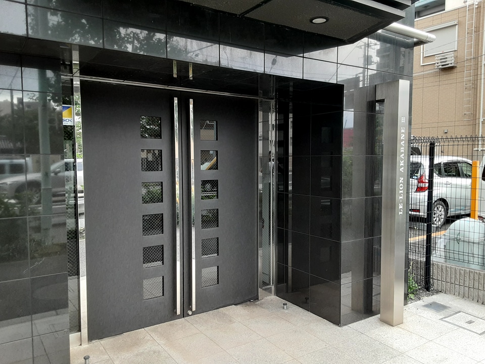 28/30 エントランス