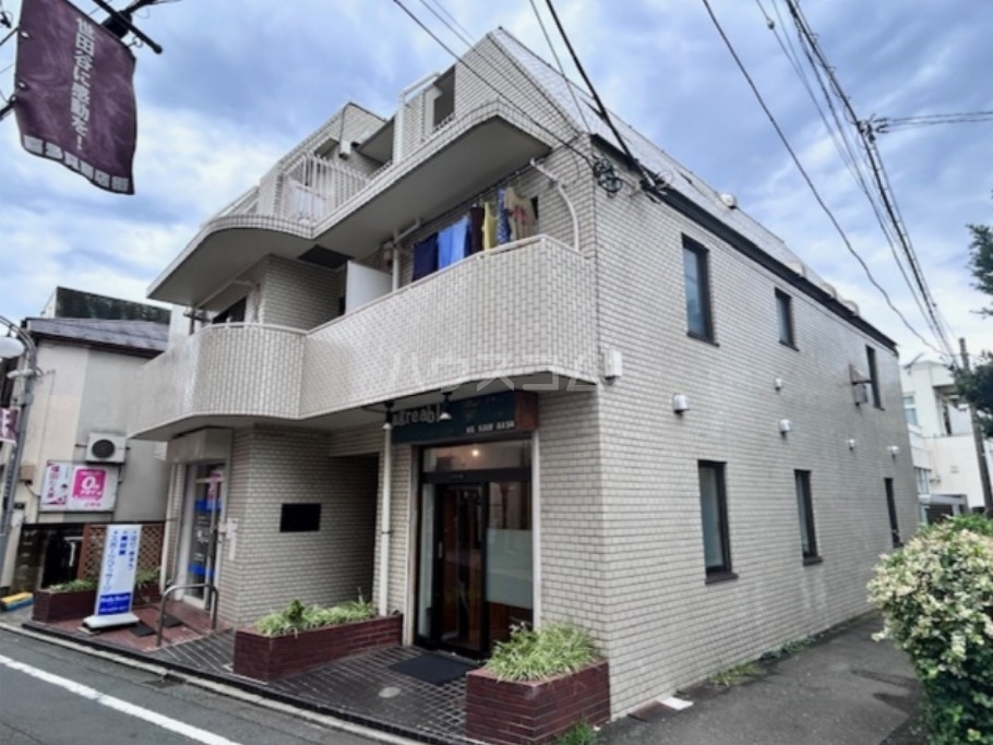 18/28 エントランス