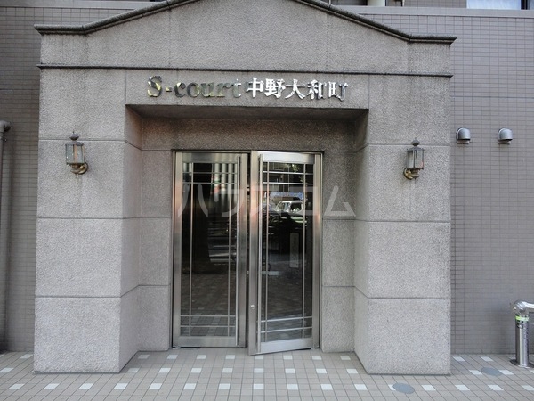 17/27 エントランス