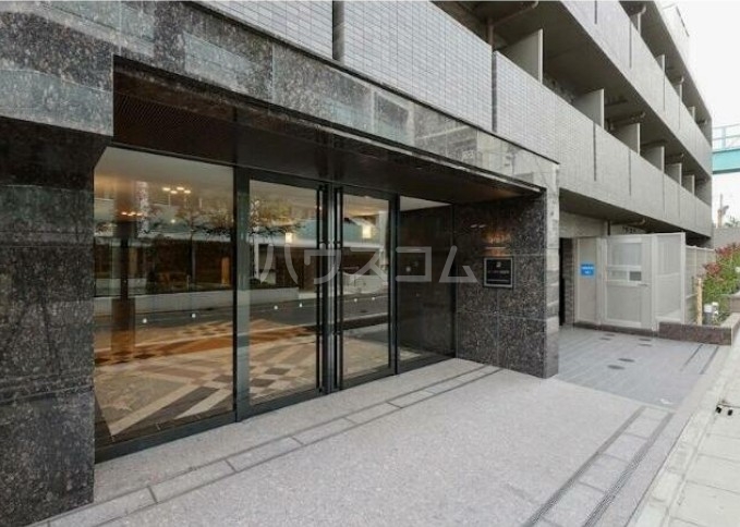 24/29 エントランス