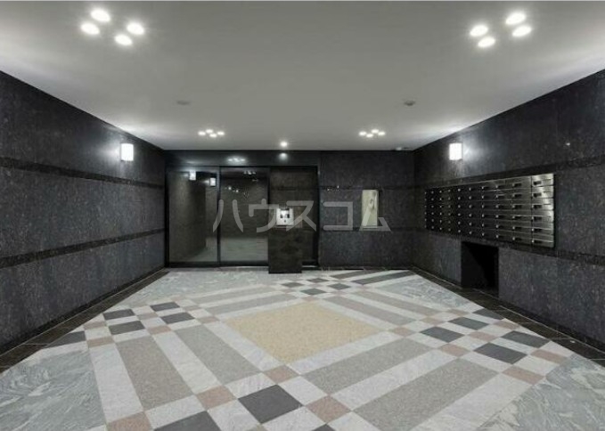 25/29 エントランス