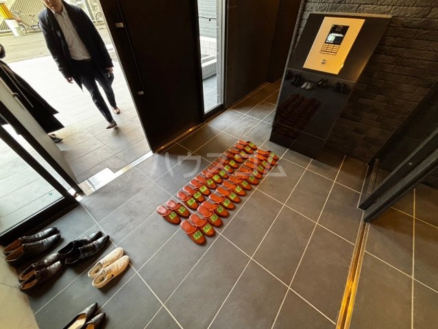 28/30 エントランス