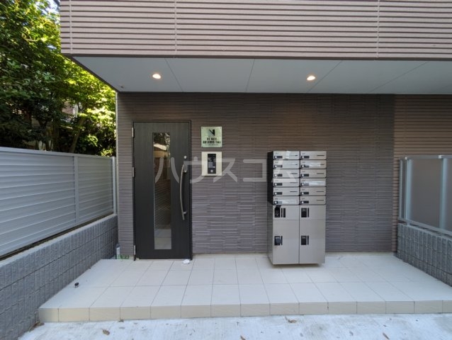 23/25 エントランス