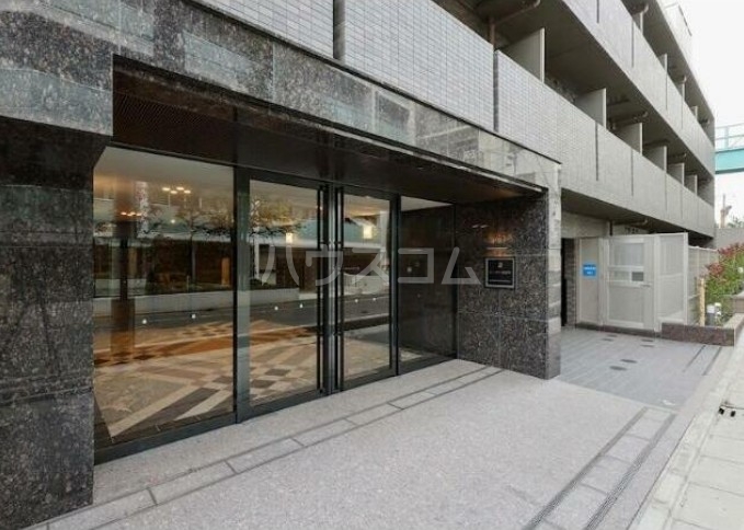 22/27 エントランス