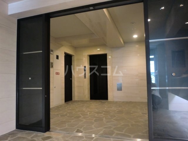 25/30 エントランス