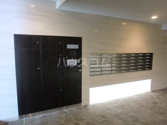 26/30 エントランス