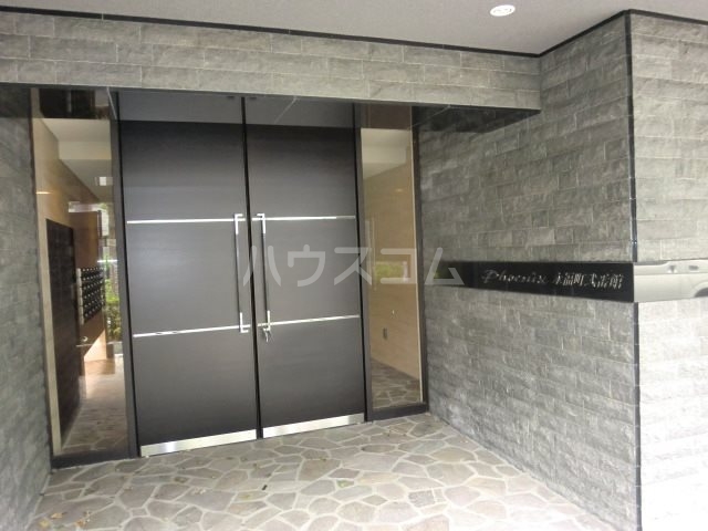 27/30 エントランス