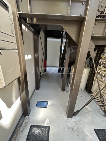 21/30 エントランス