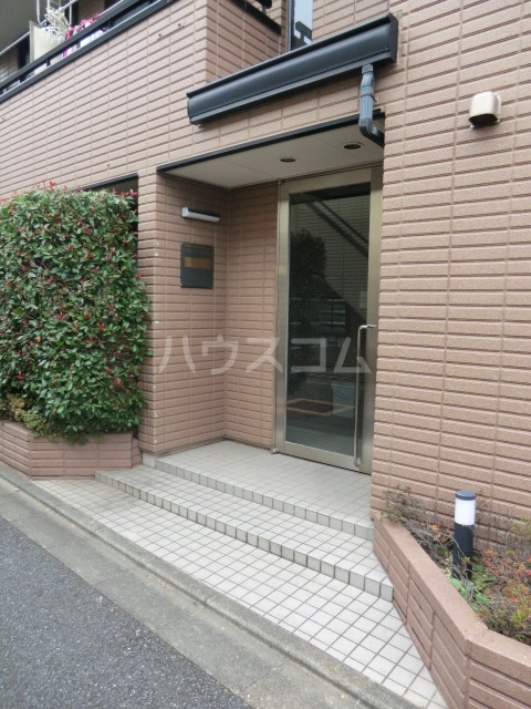 20/21 エントランス