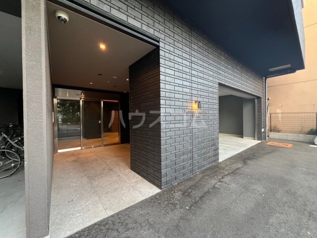 19/30 エントランス