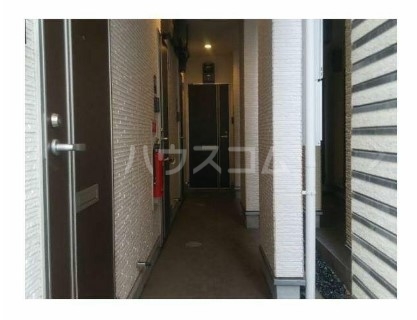 23/27 エントランス