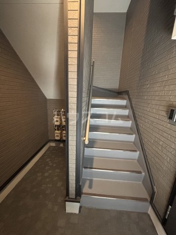 23/30 エントランス