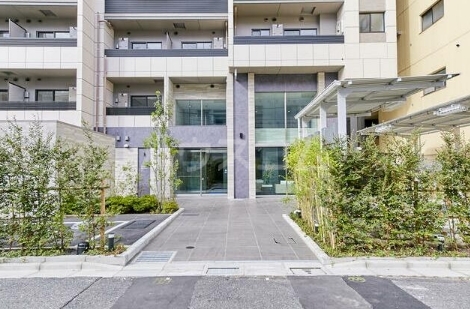 16/17 エントランス