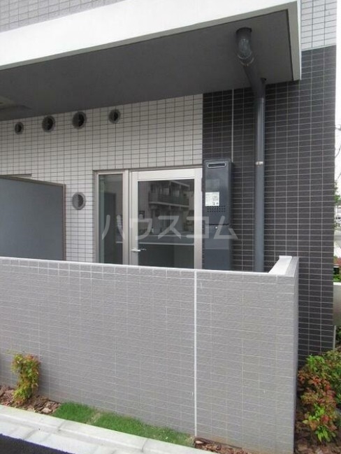 13/14 エントランス