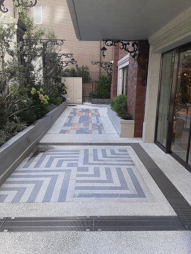 13/22 エントランス