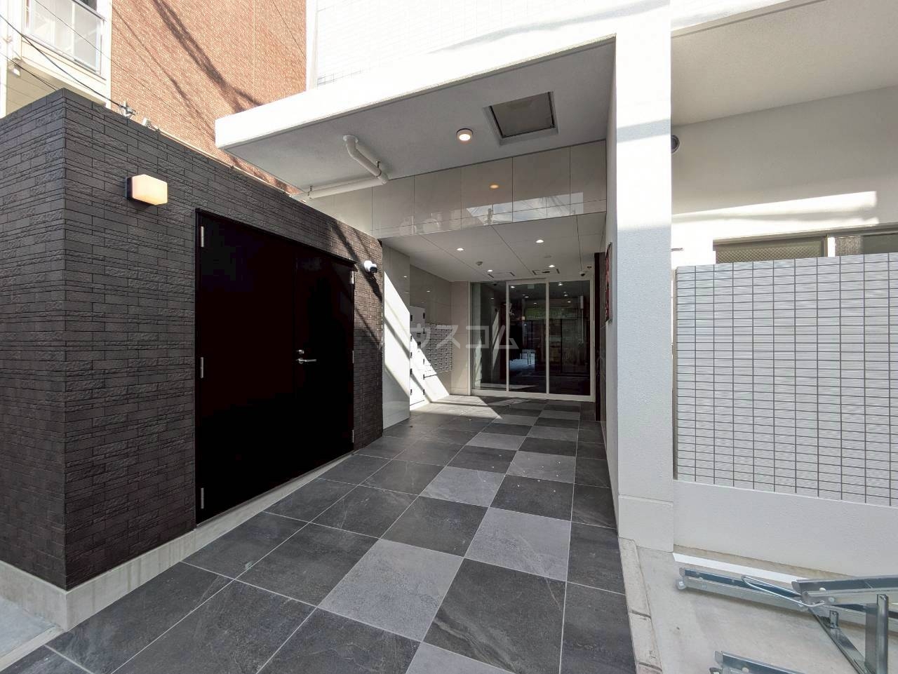 28/30 エントランス