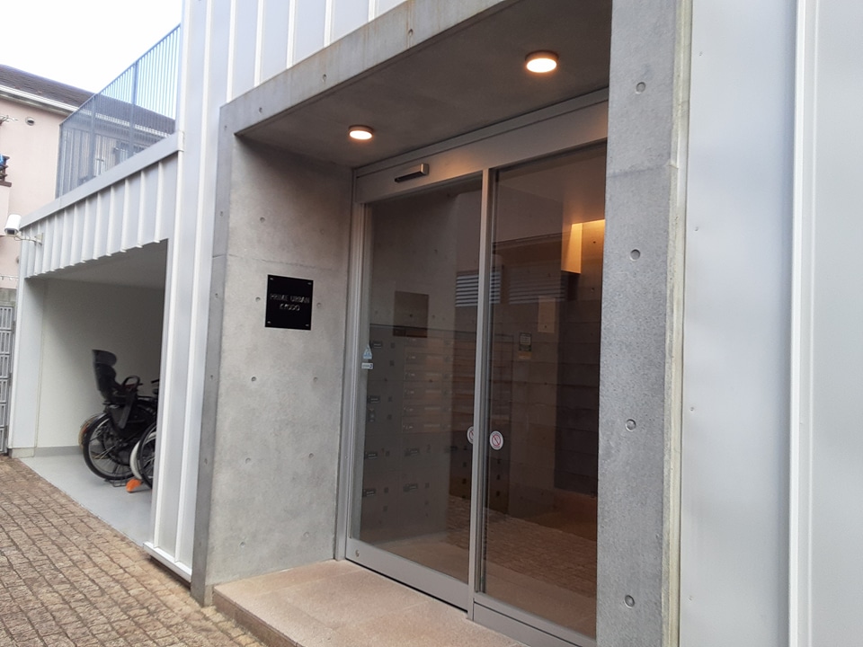 24/30 エントランス