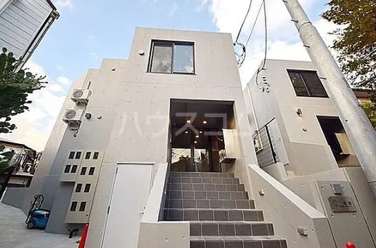 21/30 エントランス