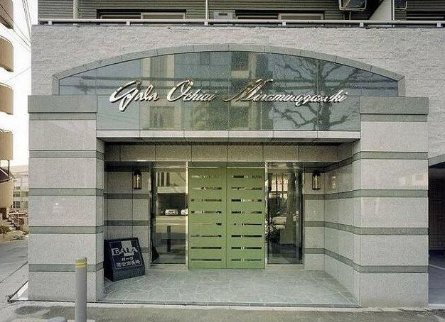 16/20 エントランス