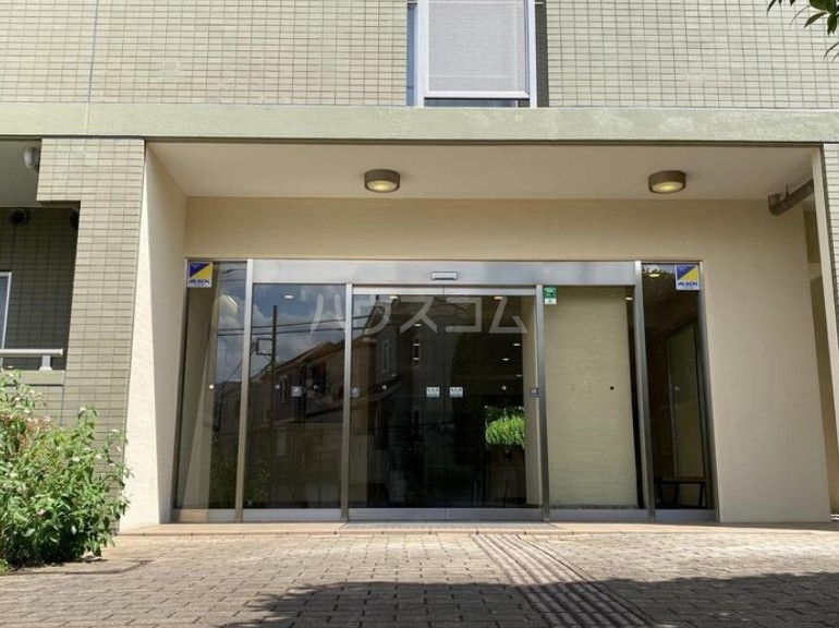 27/30 エントランス